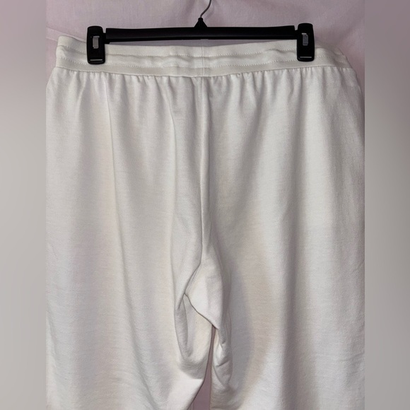 Star Style Knit Capris - Picture 7 of 9